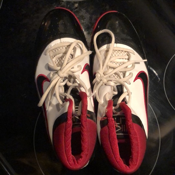 Size 9.5 boys/men’s Nike elite basketball shoes black white and red - Picture 2 of 6